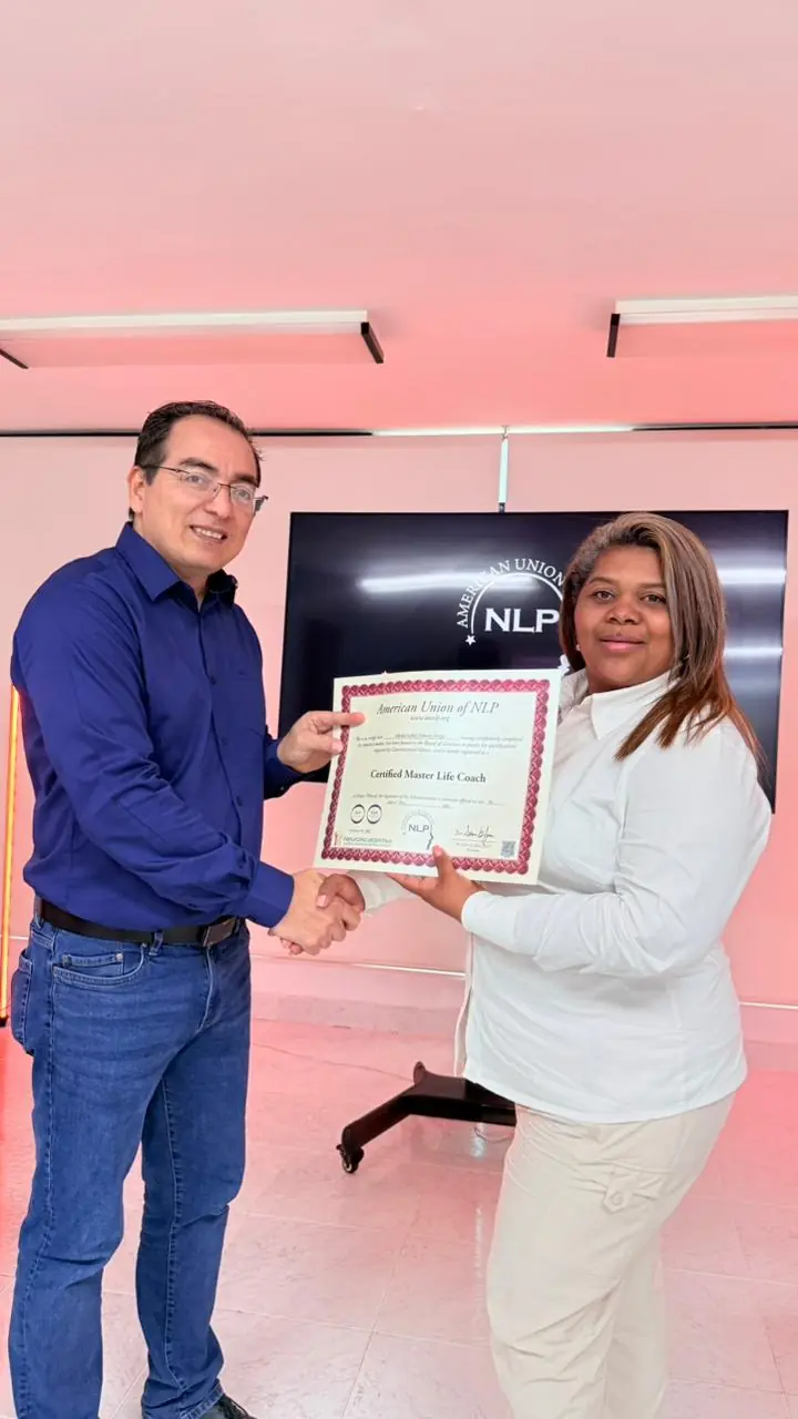 Entrega de certificado internacional de PNL